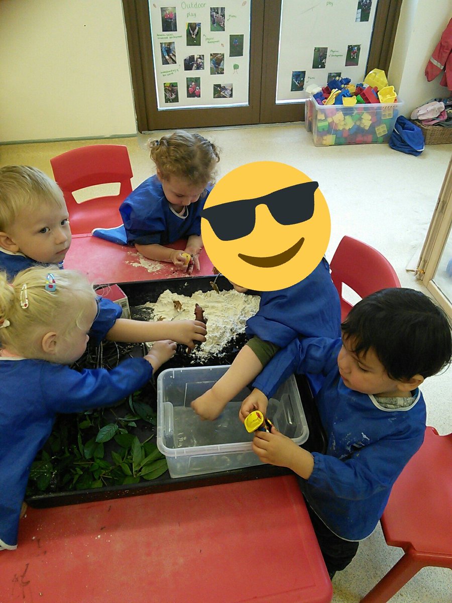 snapbroadwood's tweet photo. Toddlers explored the bear hunt sensory tray after listening to the bear hunt story! #sensory #exploreandplay #communicationandlanguage https://t.co/wQZU96PdlJ