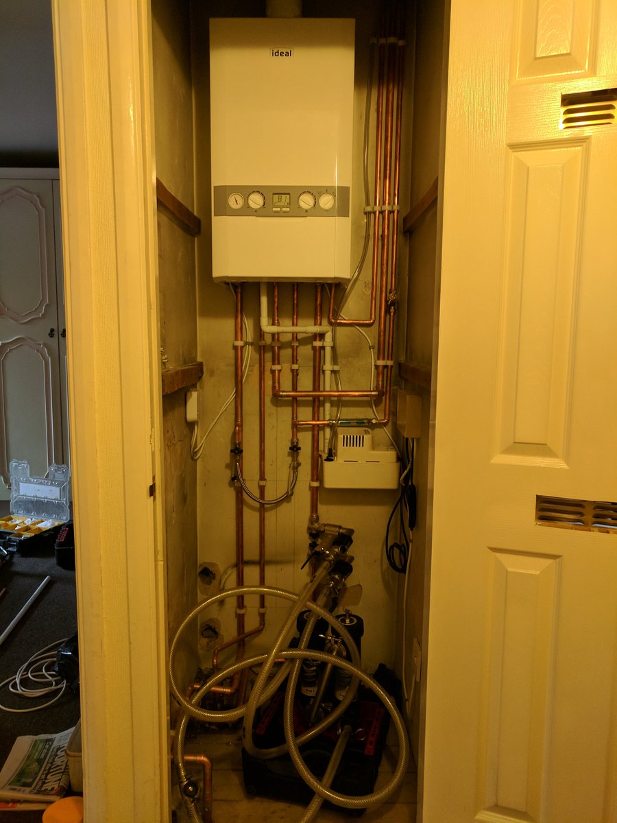 DlHeating's tweet photo. New boiler installation with 7year warranty 👍👍👍
#boiler#heating#plumbing#herts#essex#@ideal https://t.co/hy7hDRBWiX