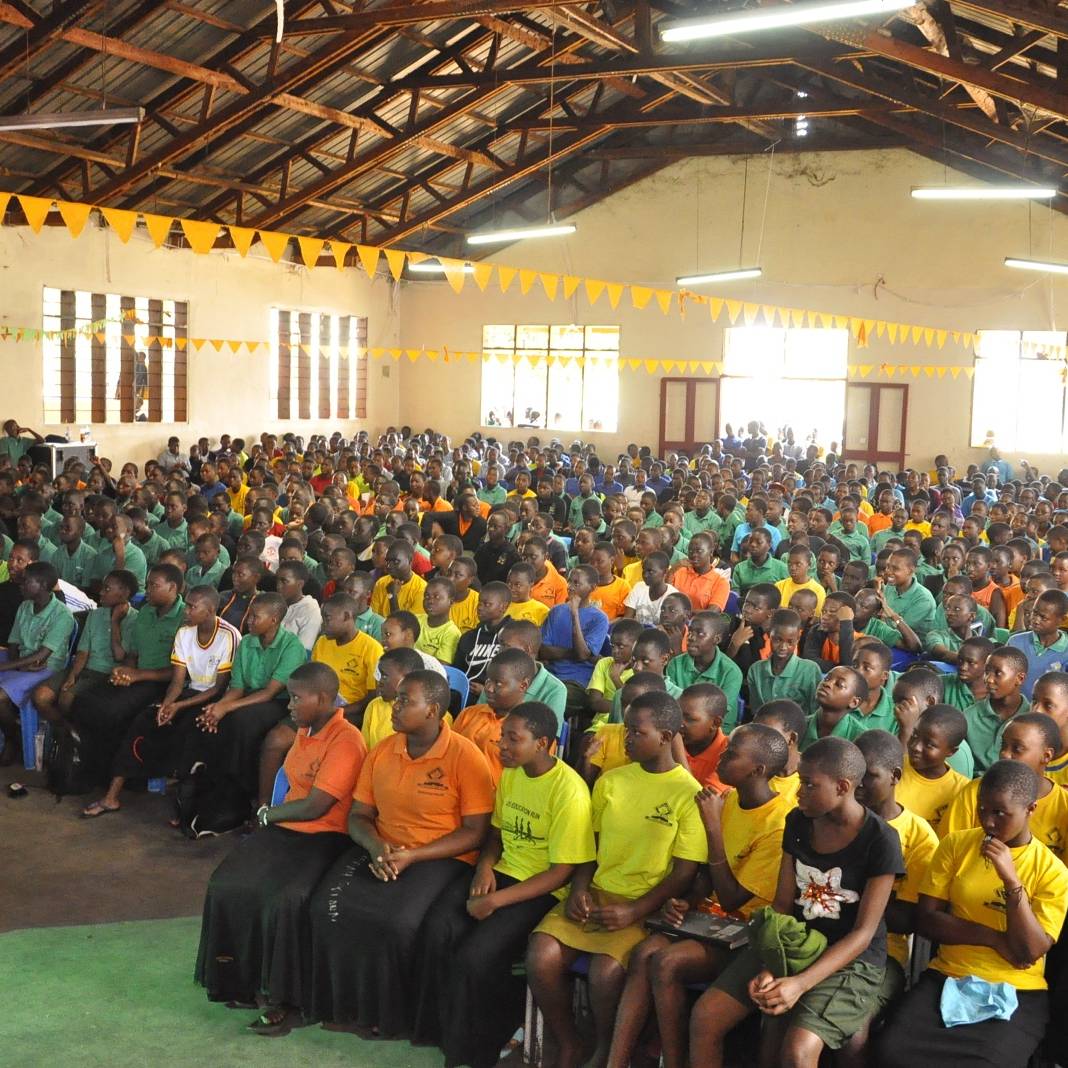 BuzzActivateUg's tweet photo. Today's search for the Next Mirinda Uganda #MissTeen2017 is in Seeta High School the reigning school #MissTeen2016 . https://t.co/2UgXvYrcO5