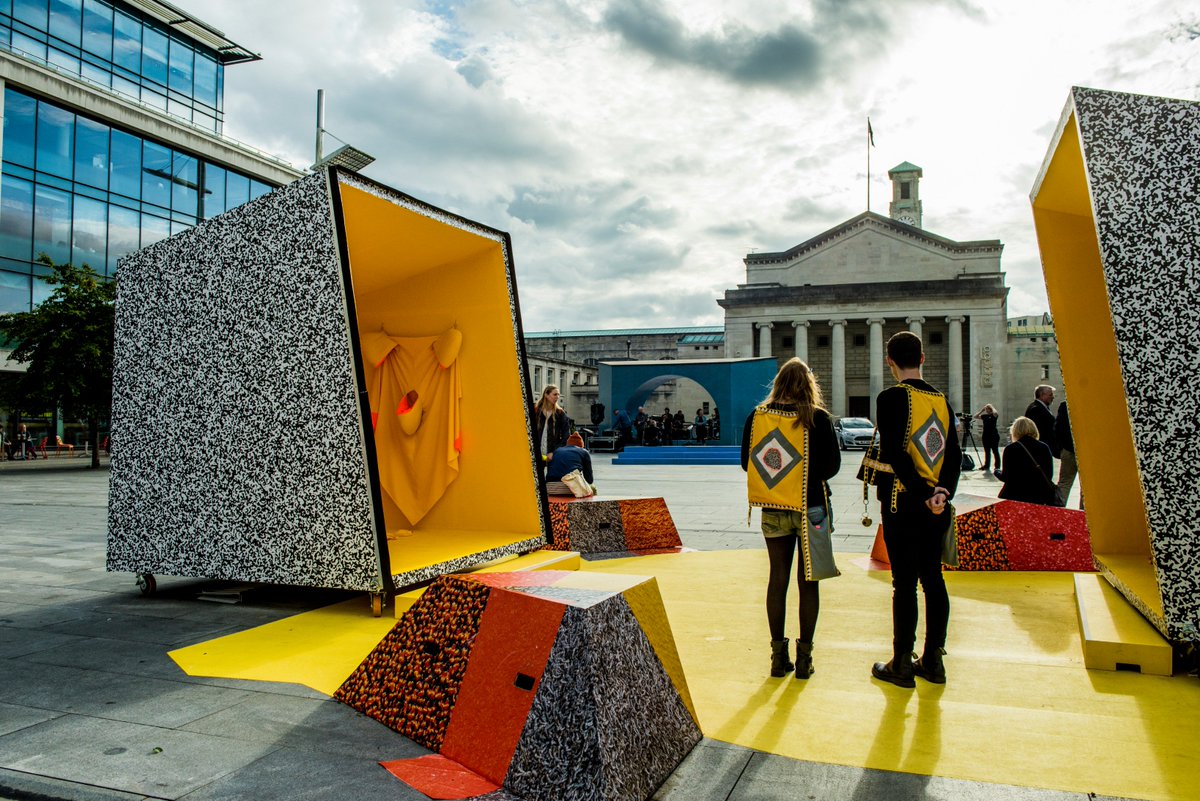 SummerintheSq's tweet photo. 1pm today @GuildhallSoton, #Huddlehood's @Rhonabyrne23 In Conversation w/@JHansardGallery's Programming Co-ordinator https://t.co/PltKV7PXyN https://t.co/RmfnvB3lS4