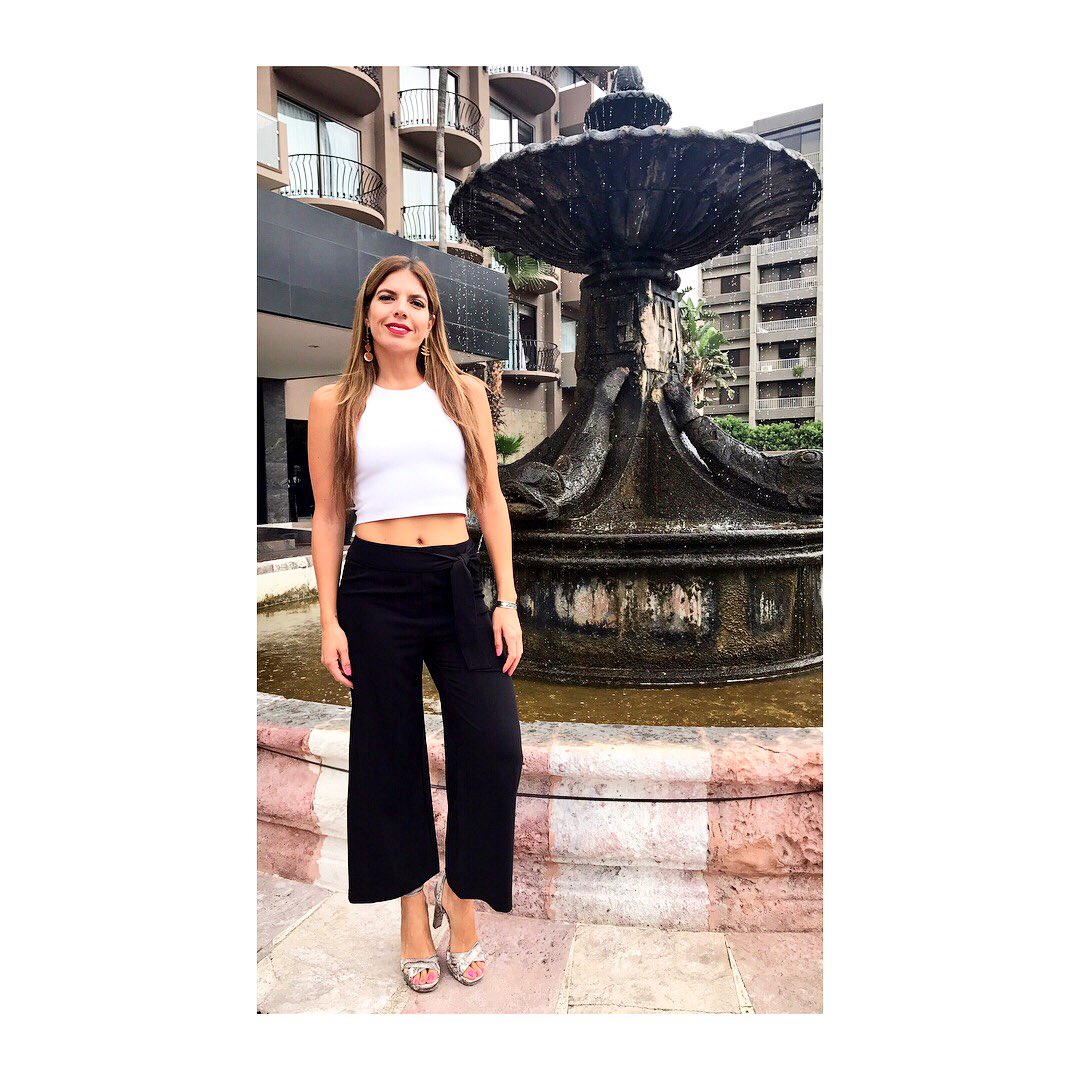 FernandaKellyyy's tweet photo. #FerLook #StyledBy @LaCatrinaStyle #ootd #Macys #LAnzateShowEnTijuana 🇲🇽 #KellyMonster😈 https://t.co/r3aEL7iqbw