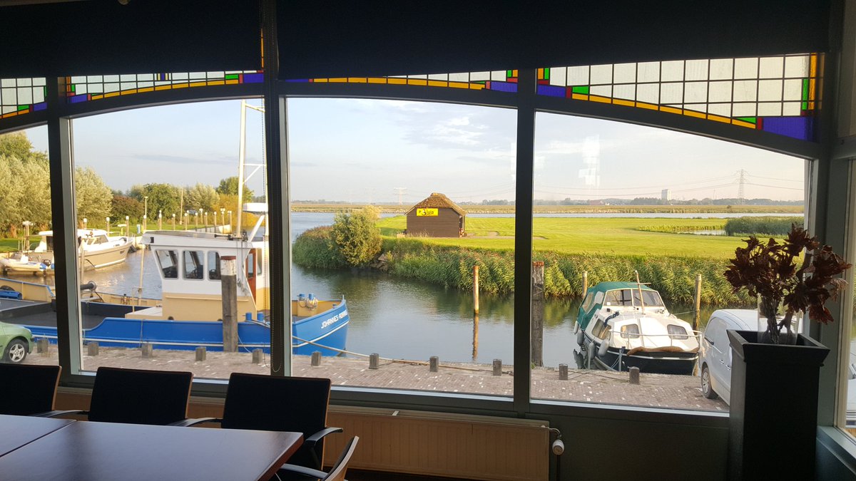 maikelcoomans85's tweet photo. Wat een feest! Had 2 min om gastvrijheid te testen #postcodeparcours #nieuwbeijerland ENNN GELUKT! Ontbijt gekregen @wapennb @RTV_Rijnmond https://t.co/Sd5W1LQ3dD