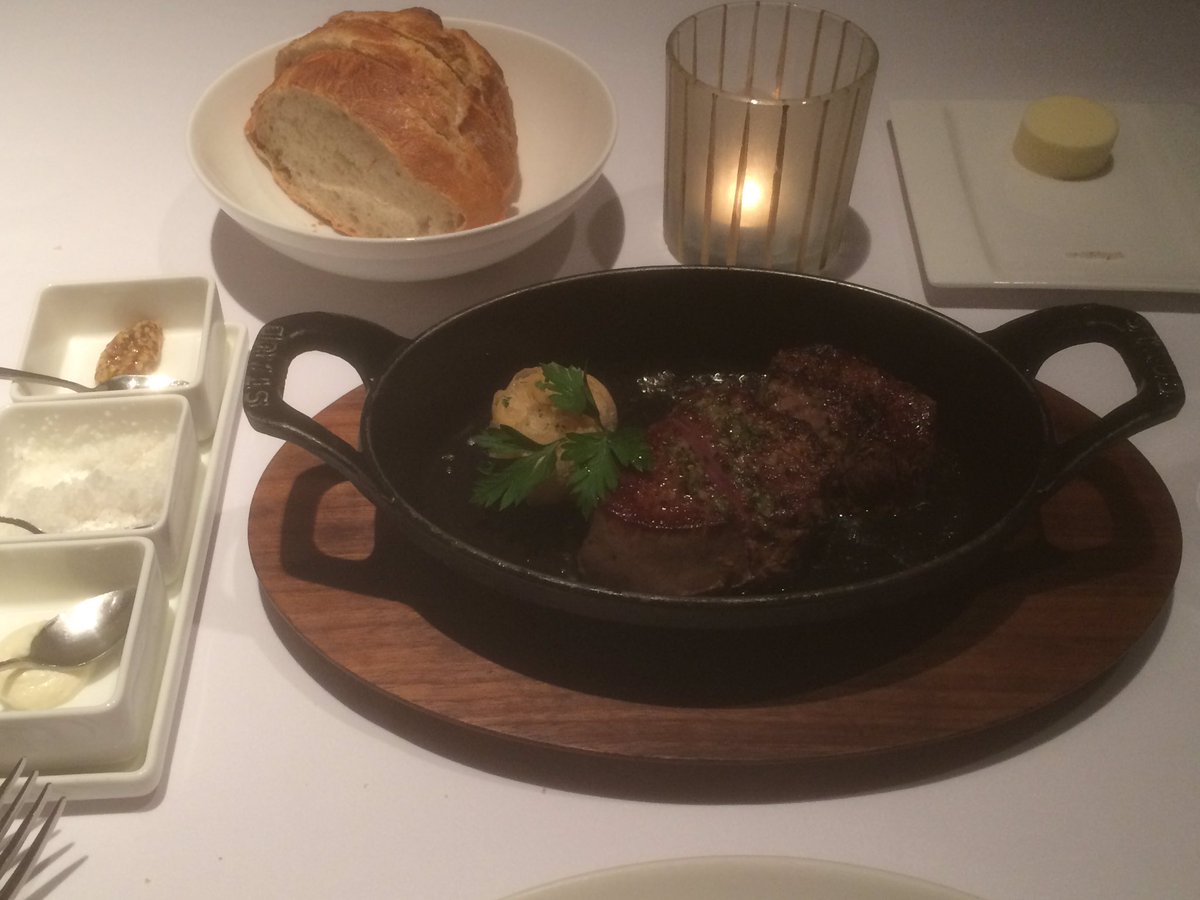 EJC016's tweet photo. A beautiful night and a beautiful meal. #BiggerThanUs #Steak #Taipei2017  #coffeetime https://t.co/3EJFTFFzJu