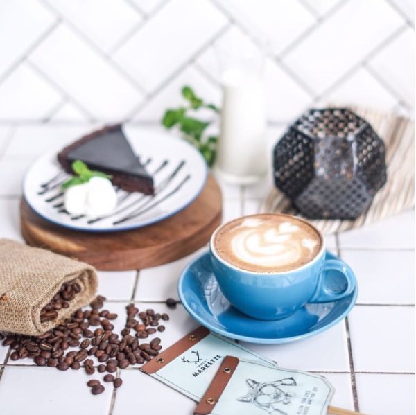 Been craving on our desserts? Get the complimentary coffee / tea for every purchase of our dessert every Monday to Friday from 2-6PM!