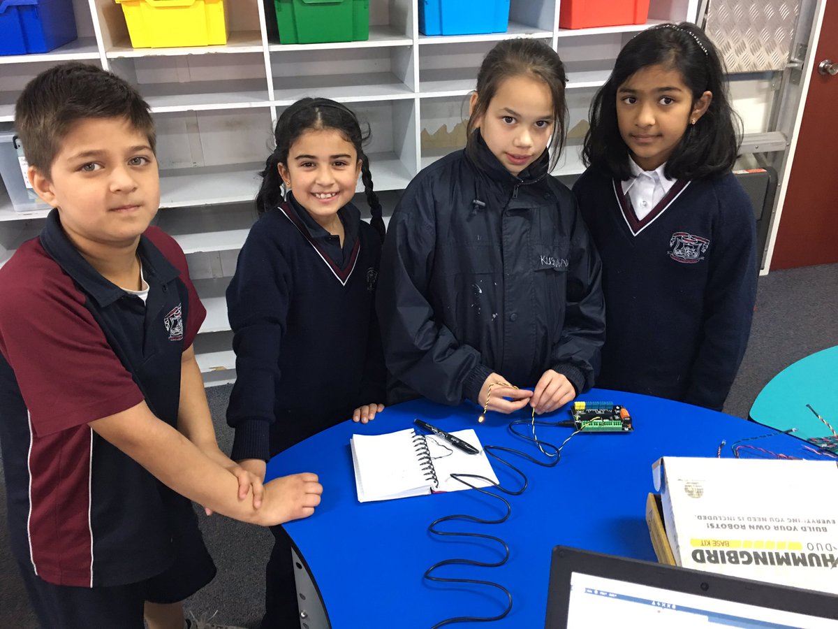Makerspace_SPA's tweet photo. #RoboticsClub @ SPA exploring #hummingbirdarduinos We are so impressed we coded the LED light to turn on Mixed groups of Gr 3 4 &amp; 5 students https://t.co/F6taGd30se