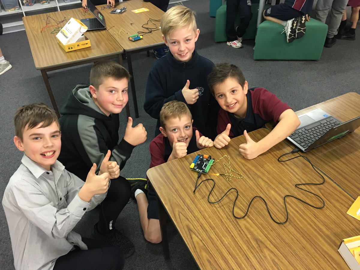 Makerspace_SPA's tweet photo. #RoboticsClub @ SPA exploring #hummingbirdarduinos We are so impressed we coded the LED light to turn on Mixed groups of Gr 3 4 &amp; 5 students https://t.co/F6taGd30se
