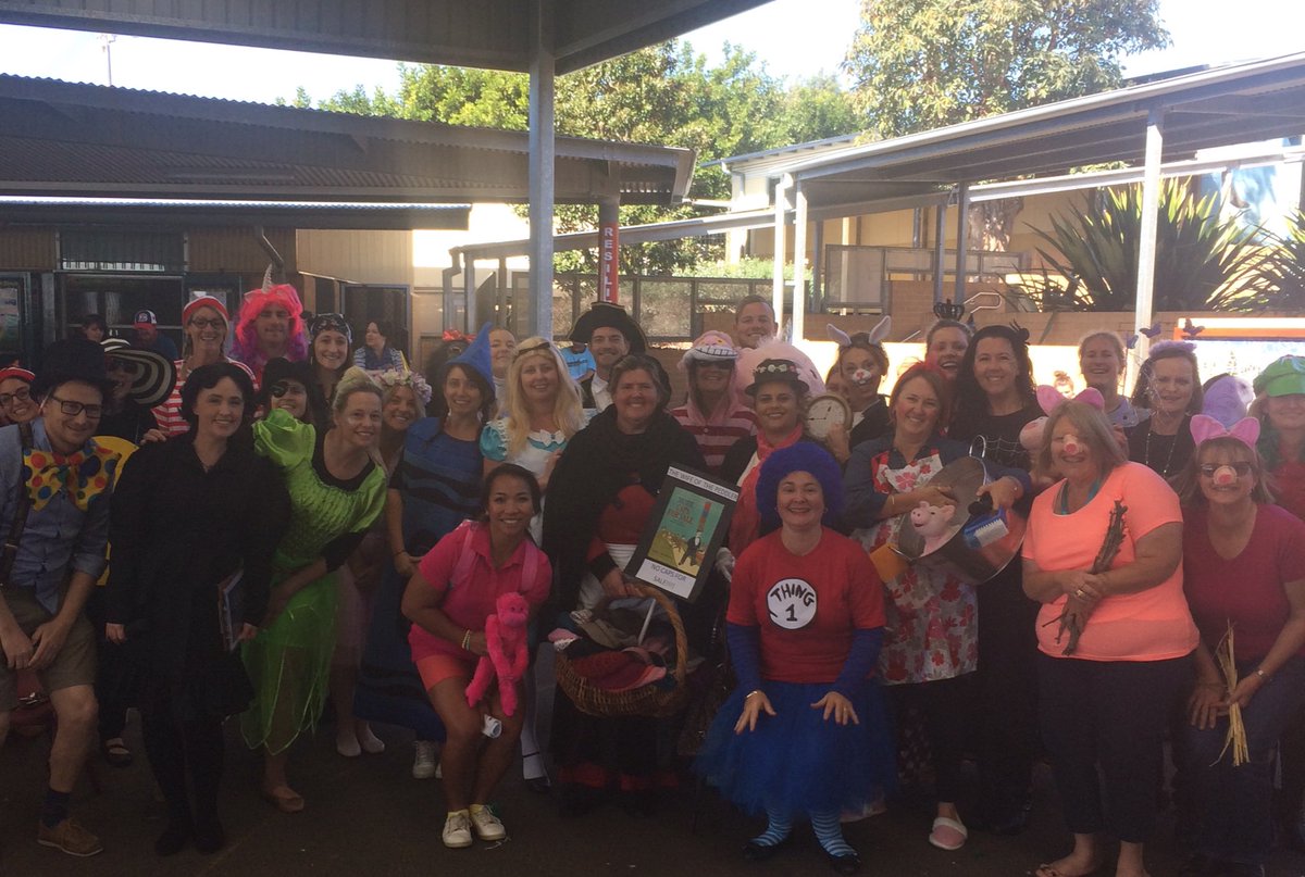TeachingMissE's tweet photo. #BookWeek2017 #TEPSLibrary ❤️ https://t.co/6QhAMiaq2q