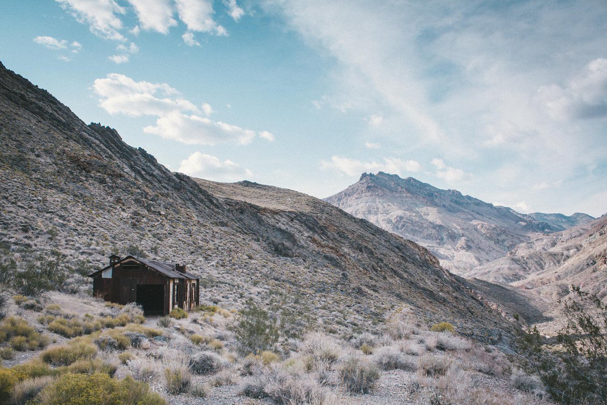 uneBE_unFR's tweet photo. Aujourd'hui on vous emmène à #Leadfield, une ville fantôme méconnue située à #DeathValley https://t.co/XXUtwzuy3N @DeathValleyNPS https://t.co/vZiYXHZbpc