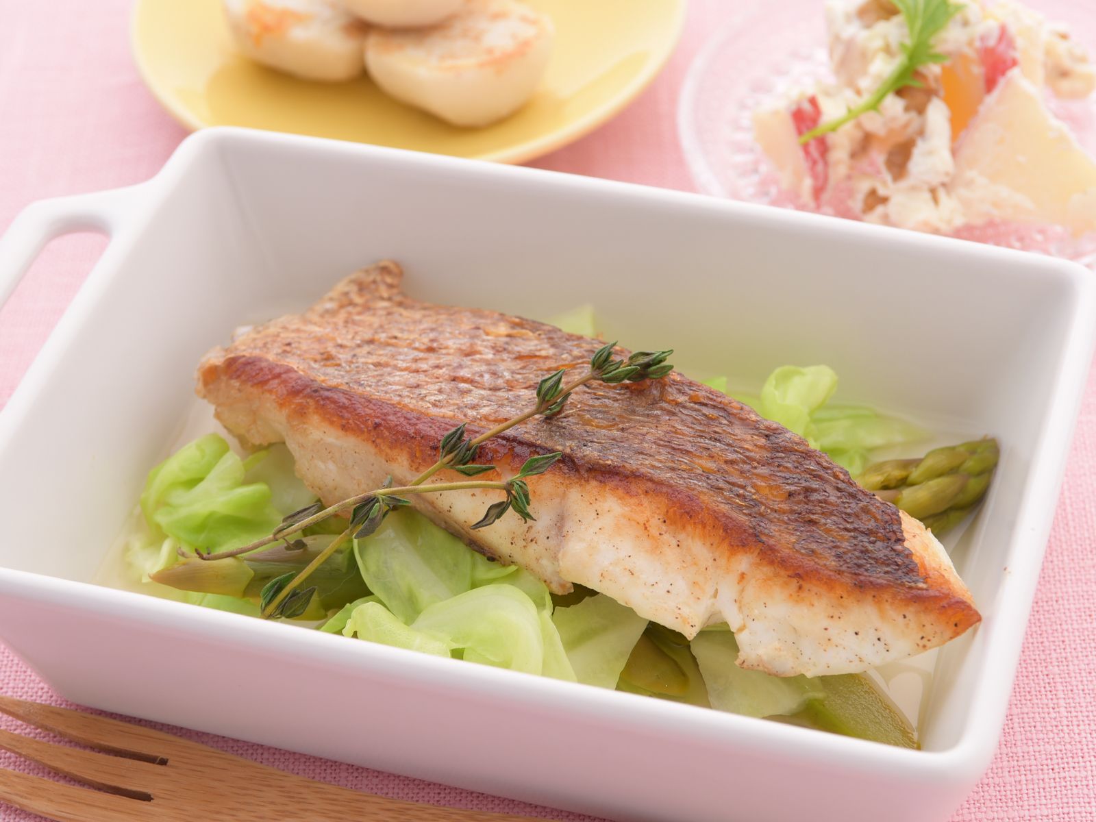 こどものヒトサラ お魚レシピ 今日は自宅で簡単にお店の味が再現できる スープ仕立ての白身魚のポアレ をご紹介します 白身魚なので小さいお子さまも食べやすいですよ T Co Ew7nrsgjdv こどものヒトサラ レシピ 時短 簡単レシピ