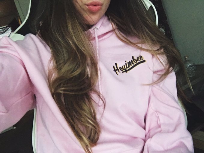 Watch heyimbee's leaked NSFW photo on TwXstars