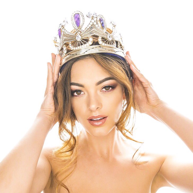 I'm so excited to finally share with everyone...... We're going to UNIVERSE!🇿🇦👑🤗 #missuniverse #missuniverse2017 #misssouthafrica