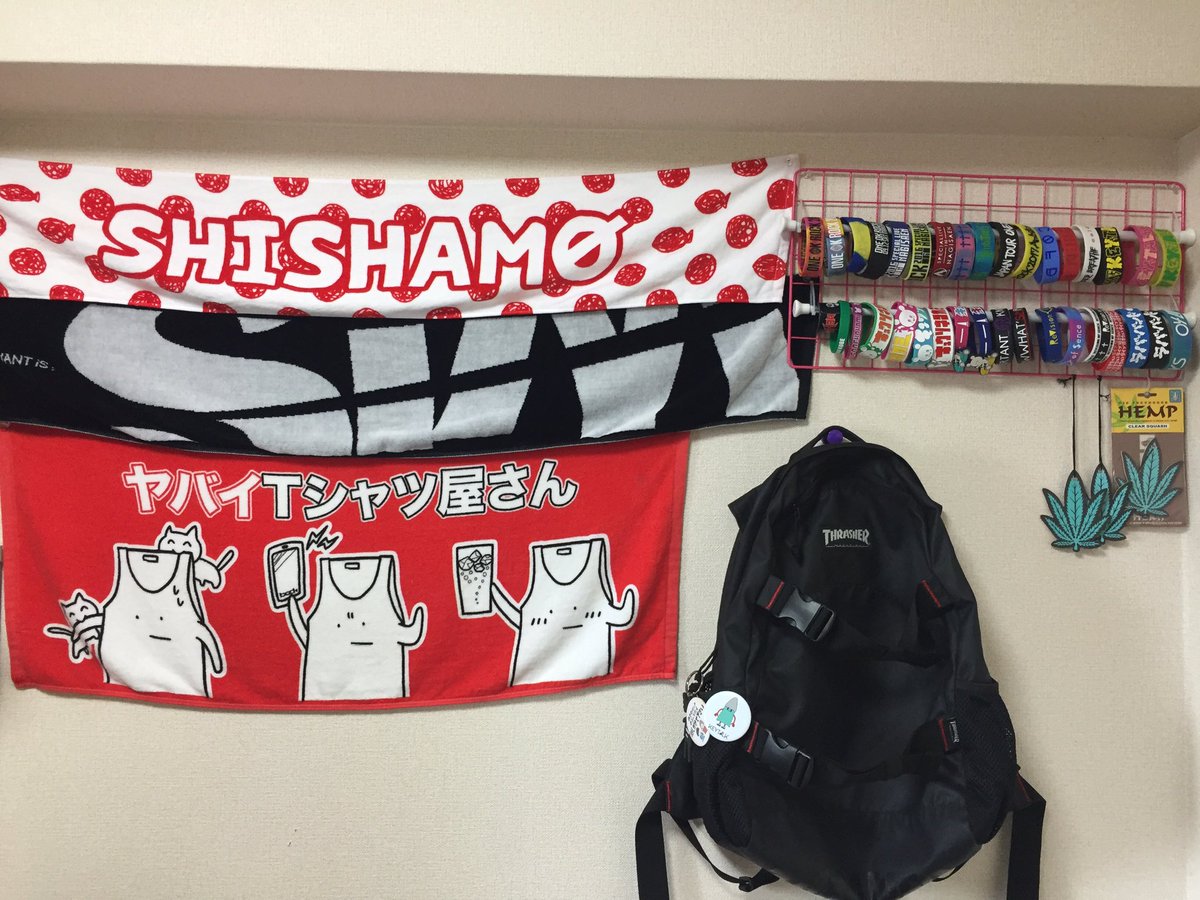 reia12345's tweet photo. こんな部屋でも引かないよって人RT

#いいねした人で気になった人フォローする 
 #RTしてくれた人フォローする 
#邦楽ROCK 
#邦ロック好きのフォロワーさんが増えることを願う 
#邦ロック好きと繋がりたい 
#ワンオク好きと繋がりたい https://t.co/4A55O0bVi5
