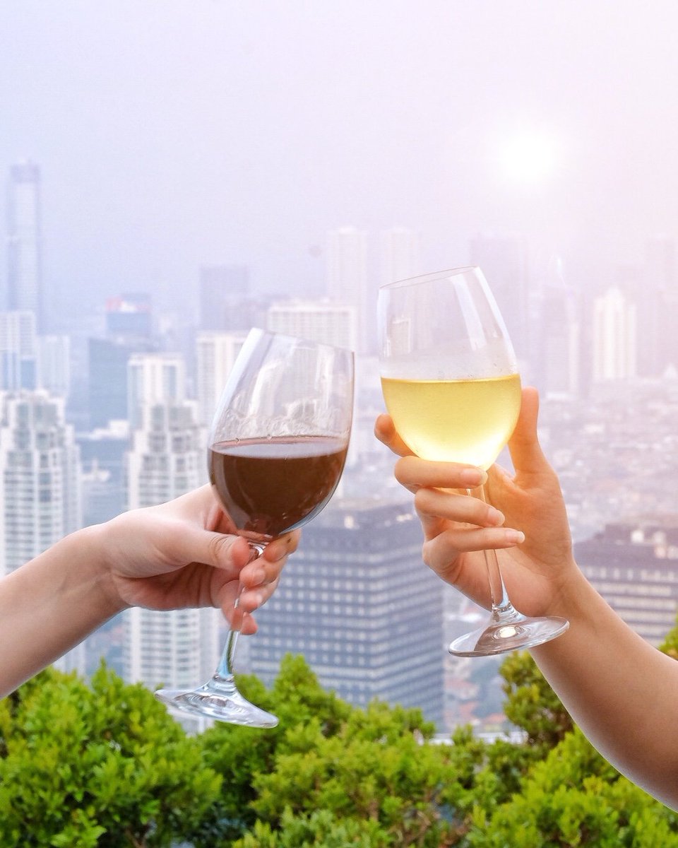 Let only the good times and the wine glass roll TONIGHT. FREE FLOW of wine for only IDR 299,000++/pax from 4 PM today!
RSVP 021 23586996