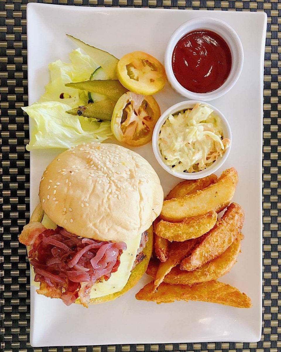 Save22ph's tweet image. Redefine Your Burger Experience with This Certified Best-Seller at Richmonde Hotel Iloilo -
 bit.ly/2v3uF7Y