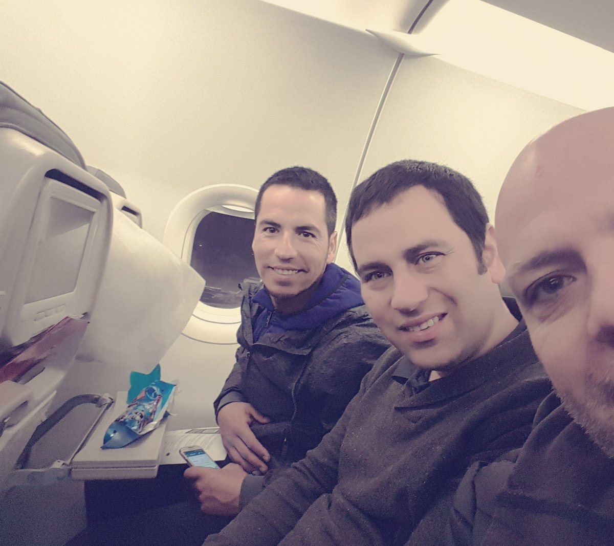 escenico2010's tweet photo. Ya en el avión, destino :COLOMBIA.
#Evento #Trabajo #Cima2 https://t.co/CCwfRk3mTX