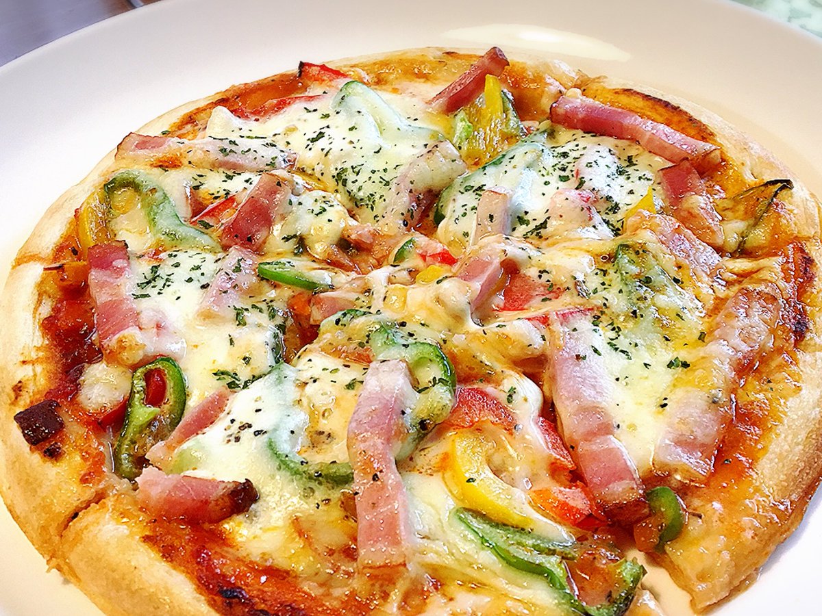 かめさん 生地は業務スーパーのナポリ風ピザクラストです かなり使い勝手良くて気に入りました ﾉ お惣菜の残りがたまたまイタリア国旗の色でした 艸