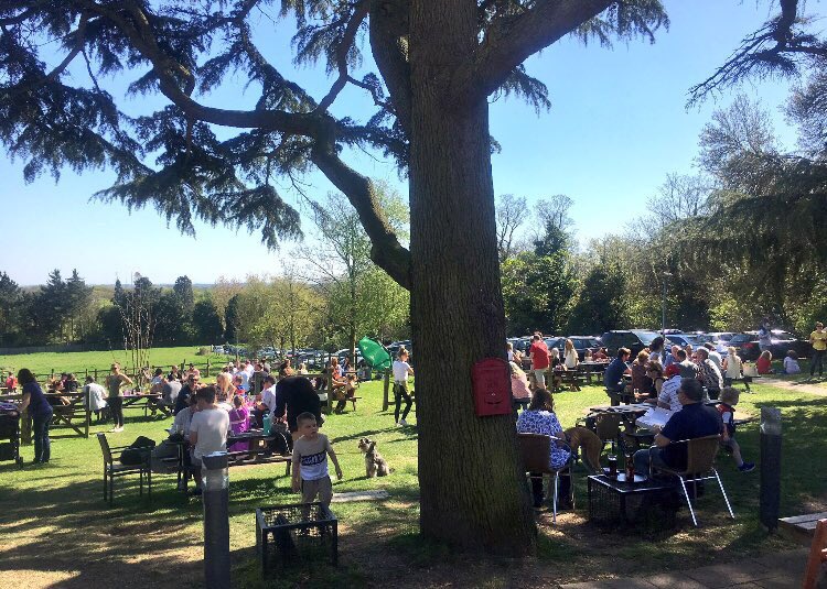 NewsAlertsUK's tweet photo. Open from 12pm 

Serving good honest pub food 

Kids swing park

2 carparks 

Forest setting 

#DogMenu 

#Highbeech #Loughton #Essex #Pub https://t.co/v73zmmFRwa