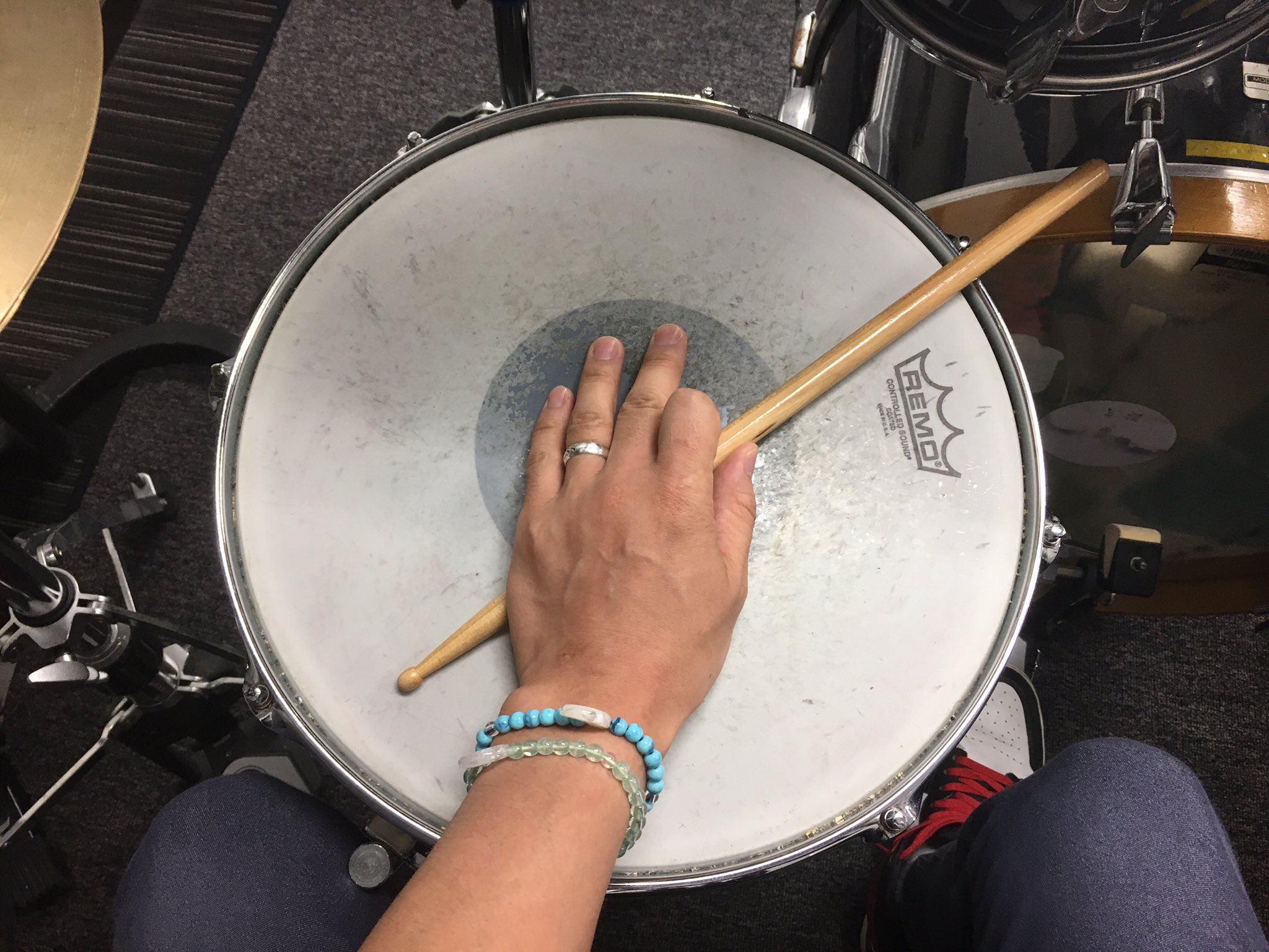 K Funk A K A ほんま ドラム豆知識 俗に言うクローズド リム ショット これが ギターやベース もちろん管楽器も の演奏に絶対必要なハーモニクス 倍音 の考え方と関わりが深い という意見を 誰の口からも聞いたことがない 著名なプロですら