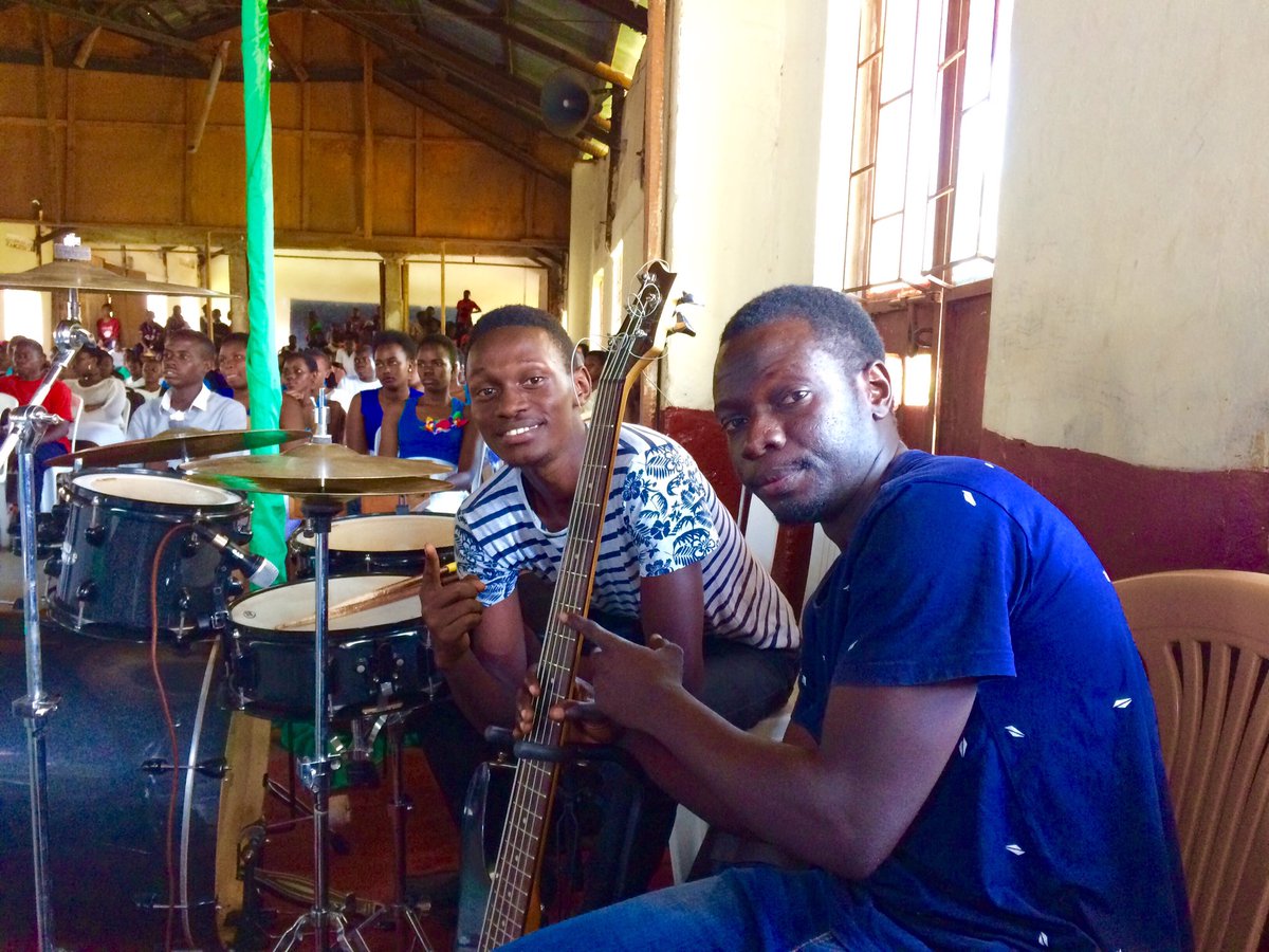 rukunyalx's tweet image. Spreading jesus to schools
#nyweraMusic #chemcorp256 #spreadingJesus 
#queBeats #producers #drummer