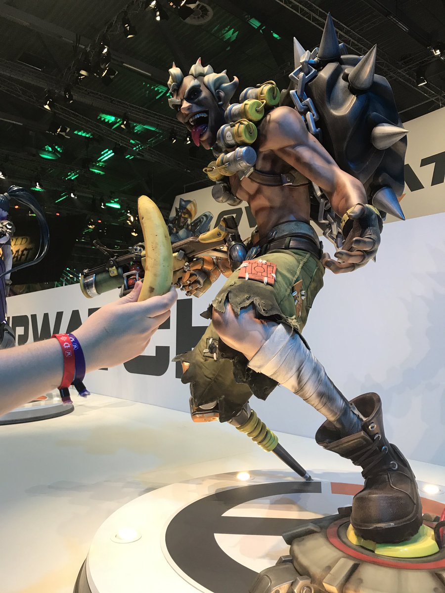 overwatch junkrat statue