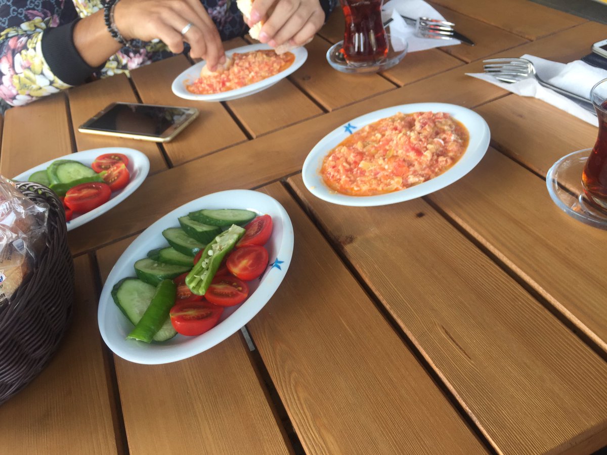 parttimeidealst's tweet photo. @Kucukcekmecemiz abi çakmasınız resmen https://t.co/qgUGmAOhmH