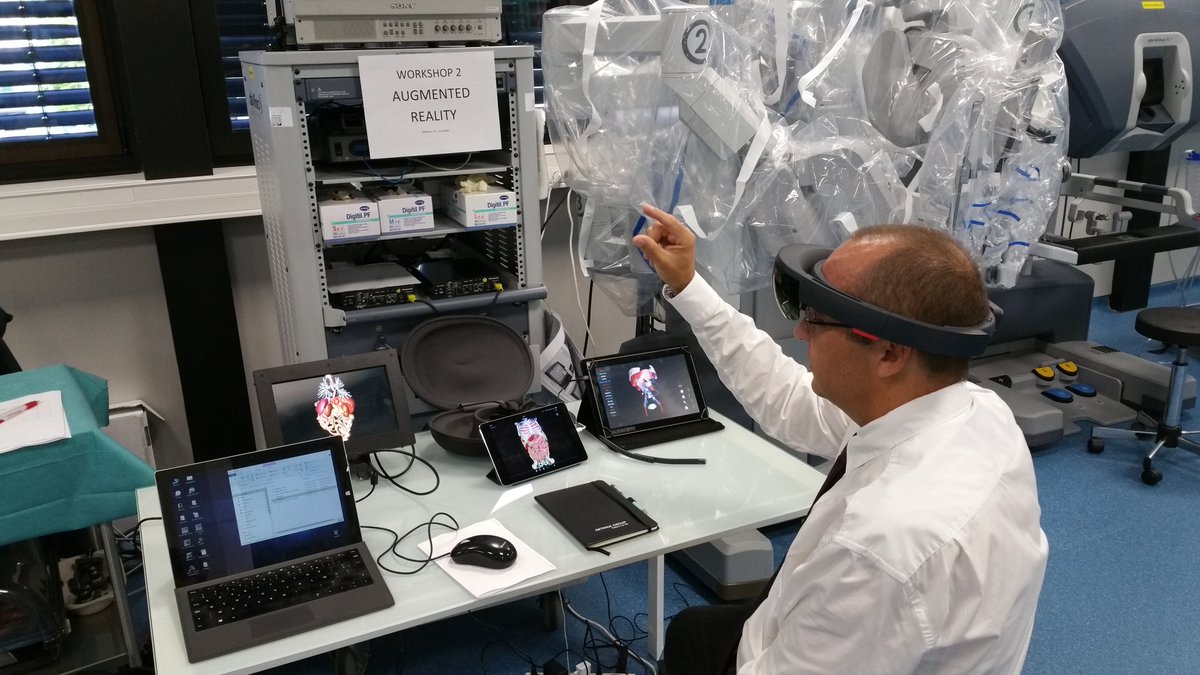 3rd day <a href="/innovation_best/">B.E.S.T. Innovation</a> course! We woke up with robotic surgery, virtual reality &amp; anesthesia for workshop 1 #BEST_SXB2017 <a href="/IntuitiveSurg/">Intuitive</a>