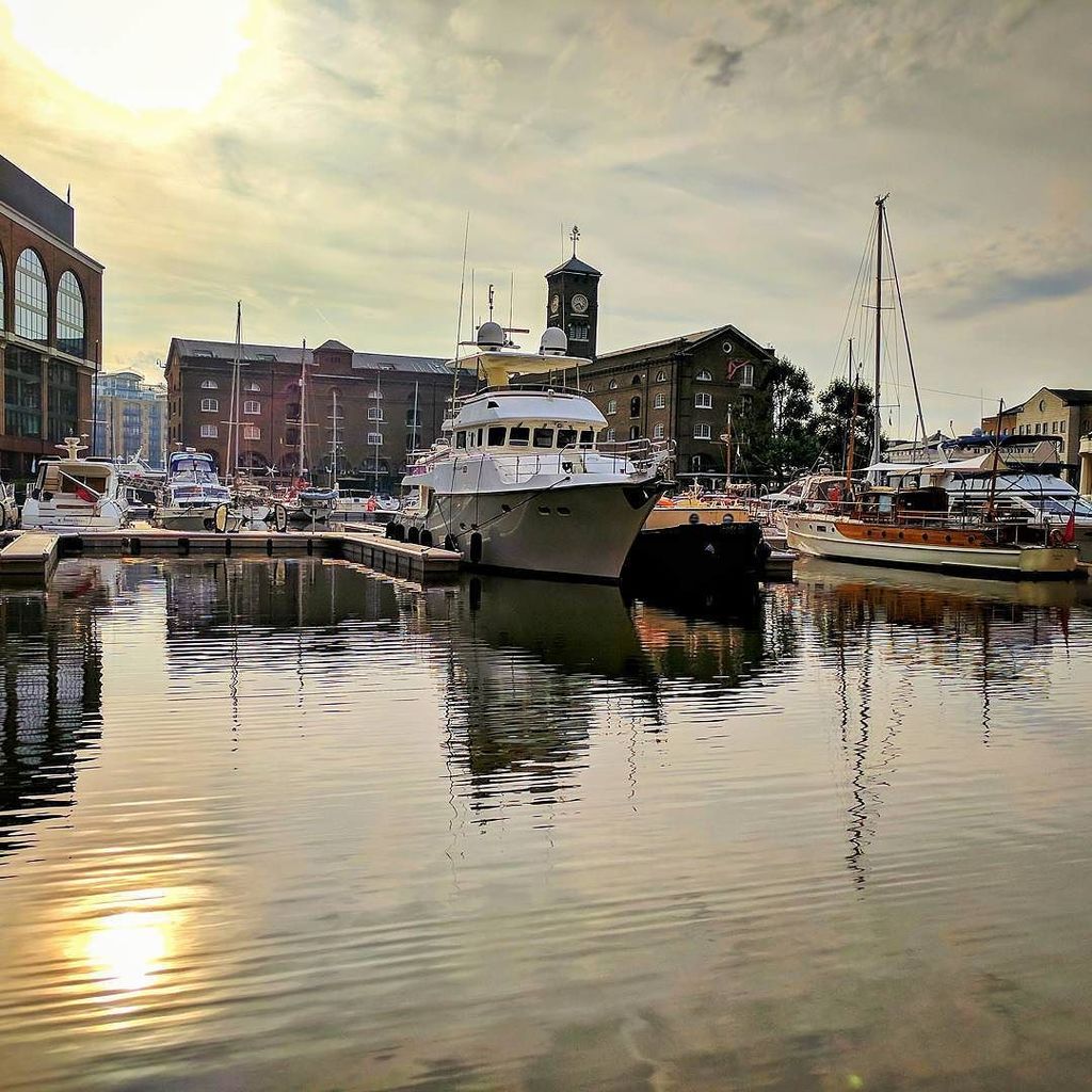 gosneyphoto's tweet image. Morning walk before the day starts, by far the best start to the day this week #london #gozza  #boats #sunrise ift.tt/2vnGG3p