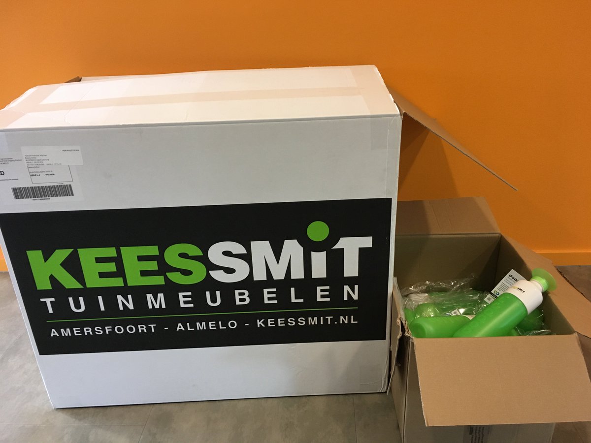 Wat een mooi gebaar! <a href="/KeesSmit_/">KeesSmitTuinmeubelen</a> #Tuinmeubelen ging eerder dit jaar live met #SAPBusinessOne &amp; stuurde ons een sportieve blijk van waardering