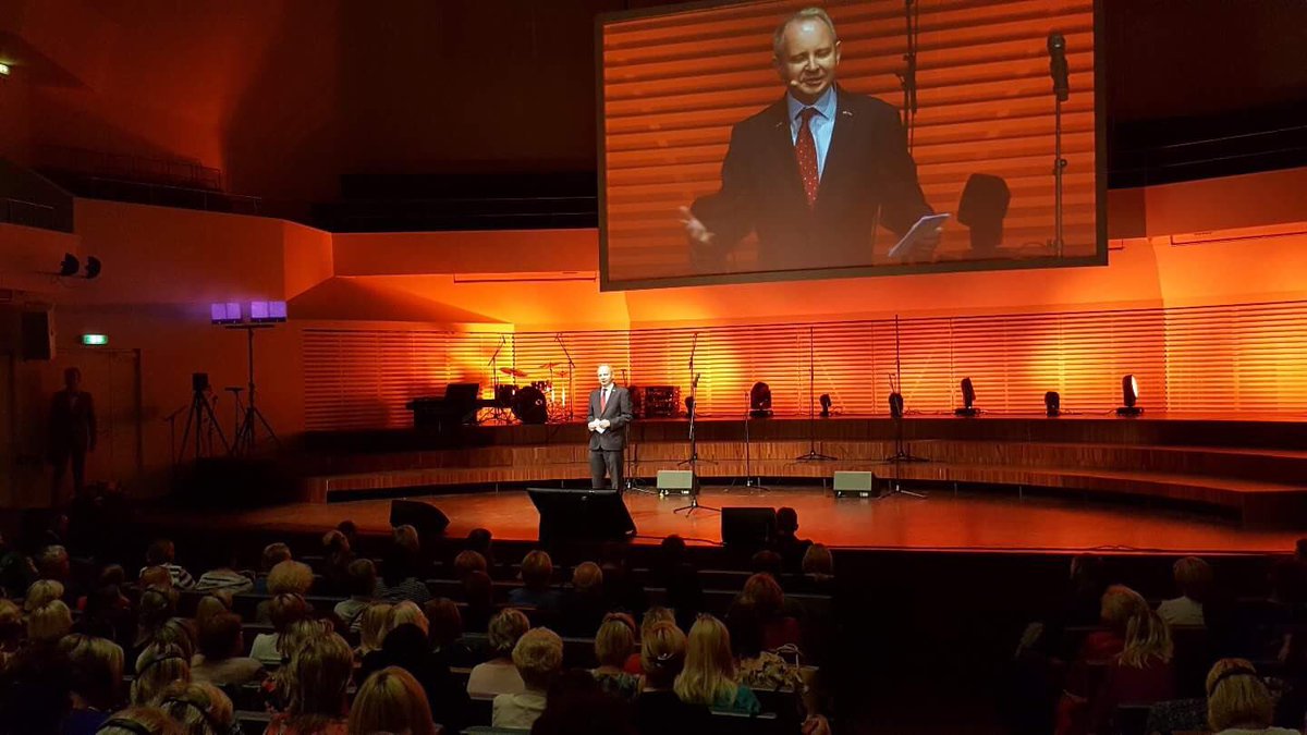 Keith Shannon (@kshannonfcdo) on Twitter photo Great to speak to 900 Latvian teachers at #IespejuTilts #EducationIsGREAT @tradegovukLVA <a href="/lvBritish/">British Council</a> <a href="/GREATBritain/">GREAT Britain and Northern Ireland Campaign</a> <a href="/Lielvards/">Lielvārds</a> <a href="/greatamberlv/">Lielais dzintars</a> Great to speak to 900 Latvian teachers at #IespejuTilts #EducationIsGREAT @tradegovukLVA <a href="/lvBritish/">British Council</a> <a href="/GREATBritain/">GREAT Britain and Northern Ireland Campaign</a> <a href="/Lielvards/">Lielvārds</a> <a href="/greatamberlv/">Lielais dzintars</a>