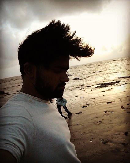FSaifi_Official's tweet photo. #eveninglife enjoyed #mumbai #juhubeach #musicalfaiz #musiclover!! https://t.co/FRA9U8KbsV