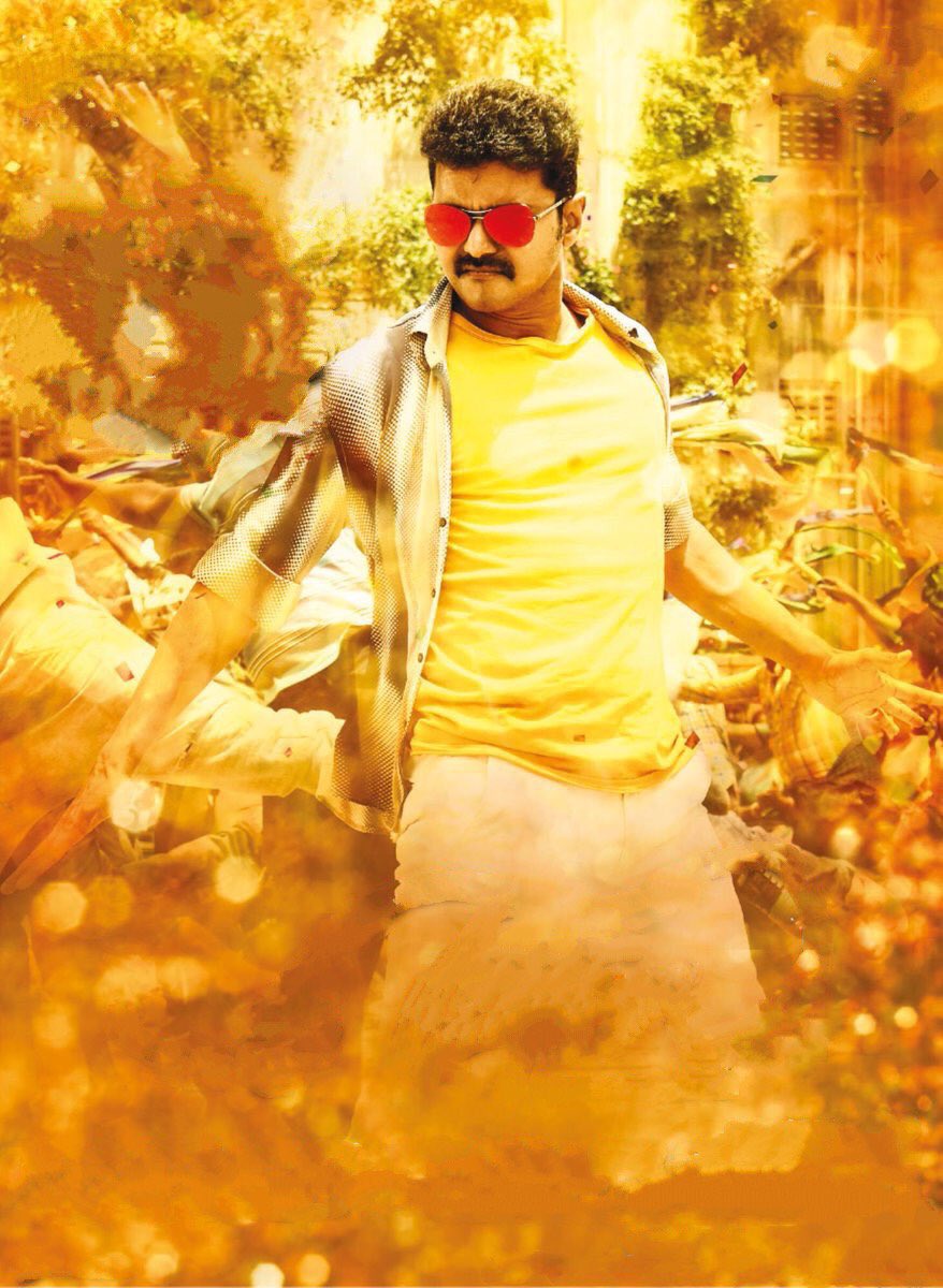 Lyricist_Vivek's tweet photo. தலிவன் ஆட இசைப்புயல் ஒண்ணு பிரிக்குது எகுறு..அல்லு சில்லு 

I hv seen d video. Pahhh!
'King of dance' for a reason.

#MersalArasan vaaraan 👑 https://t.co/3kc2Ur0RQ9