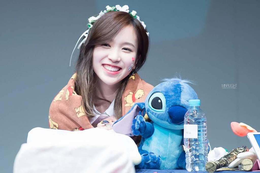 minaenthusiast's tweet photo. Mina is the cutest i love her sooooo much 😭 https://t.co/a07q79MM1X
