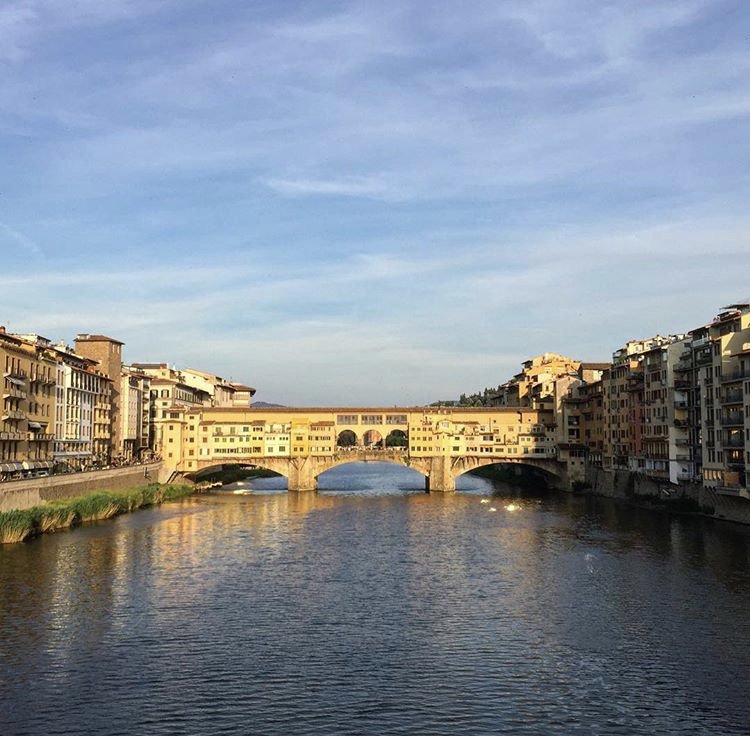 The must-see #PonteVecchio as captured by <a href="/TianaPix/">Tiana Madera🎙</a> . What’s your favourite piece of Italian architecture?