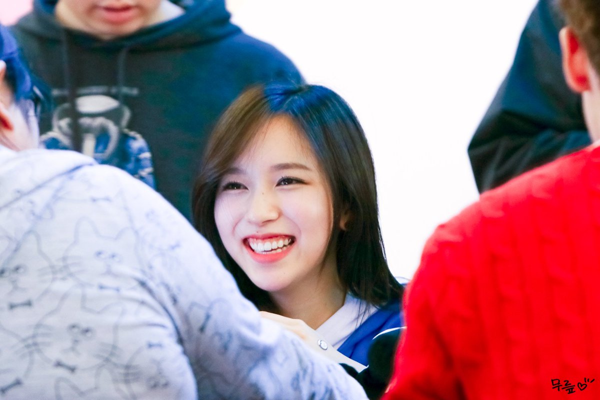 minaenthusiast's tweet photo. Mina is the cutest i love her sooooo much 😭 https://t.co/a07q79MM1X