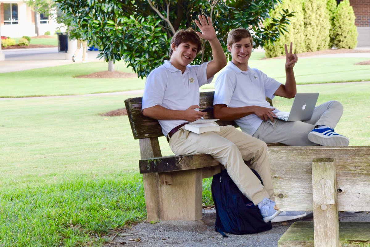 BGAwildcats's tweet photo. Scenes from the quad on the first day of classes at BGA #theAcademy https://t.co/V9RLQzpEkx