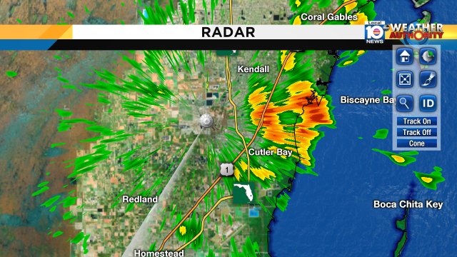 Heavy downpours over Cutler Bay, Kendall, on US1. Watch Local10 for more https://t.co/gQQKA7EqEs