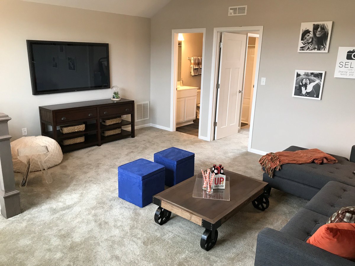 FranciscusHomes's tweet photo. I think I would have to make this loft area in the Ballata Model, with a bedroom and bathroom off of it, my Master Suite! #FranciscusHomes https://t.co/yOGofHNc6x
