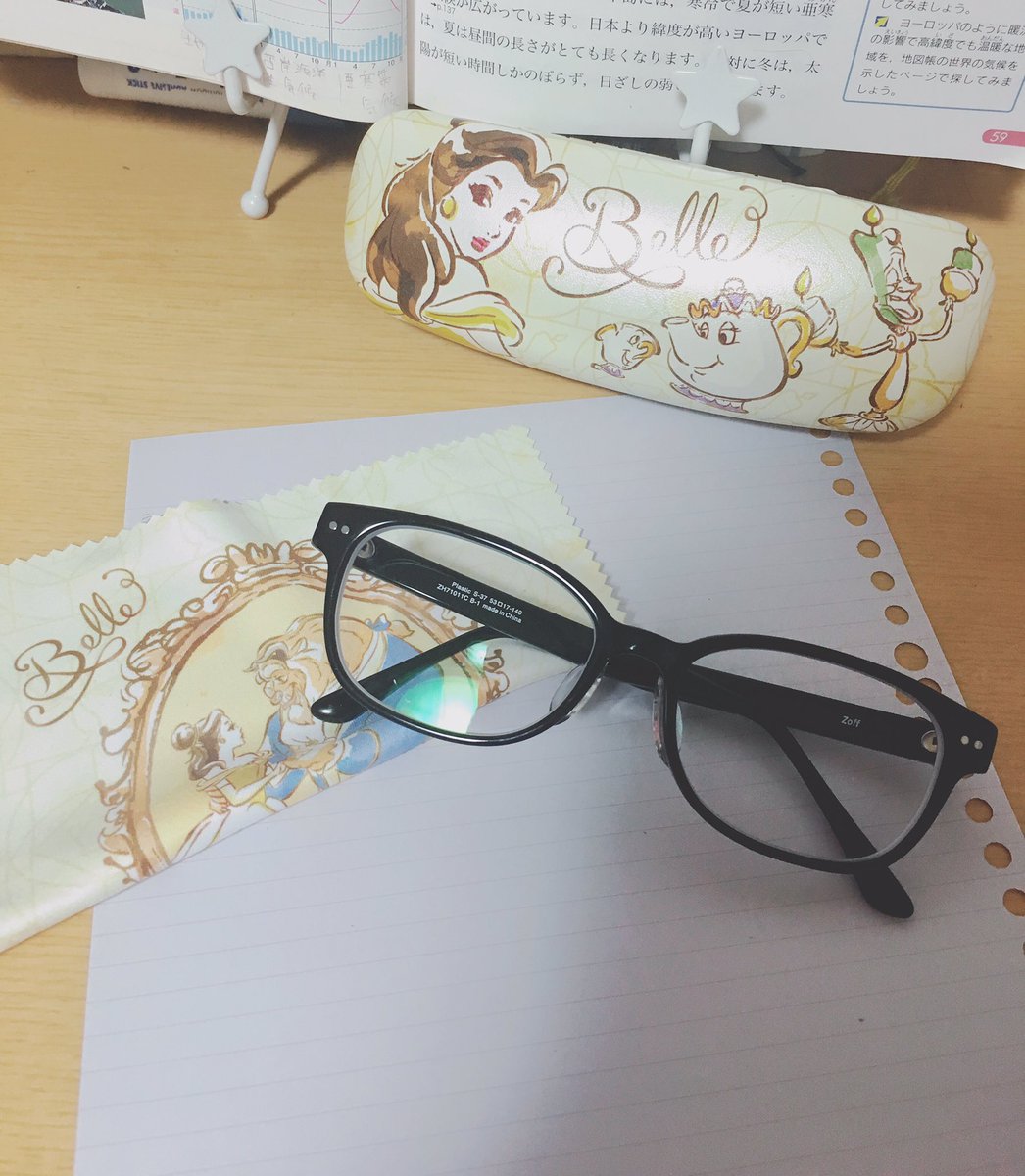 Snow12231223's tweet photo. 誕生日で買ってもらいました😇👓💗
このメガネで受験勉強頑張ります。今は嫌いな地理をまとめてます🌏✌🏻️ https://t.co/Y65rTXkMHB