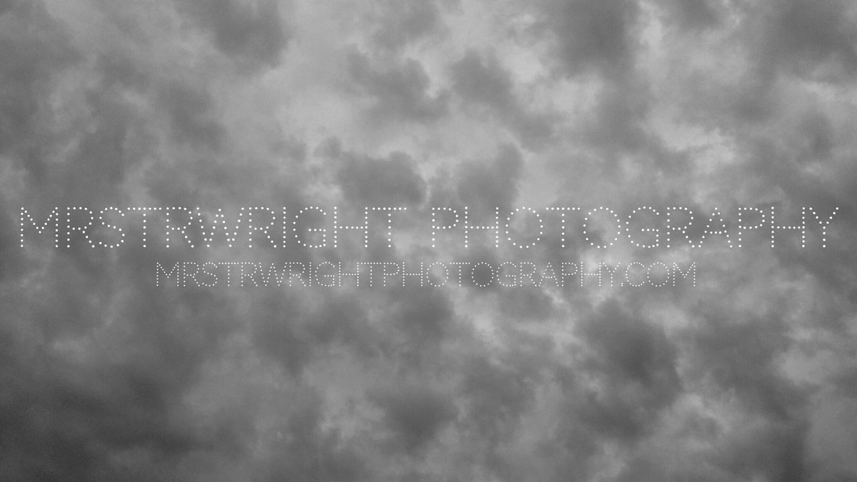 mrstrwright's tweet photo. Cloudy days are okay with me. 😏☁️ #livinggratefully #art #nature #walldeliciousness #interiordesign #createyourownlight #photo #mrstrwright https://t.co/sDipVM1e8B