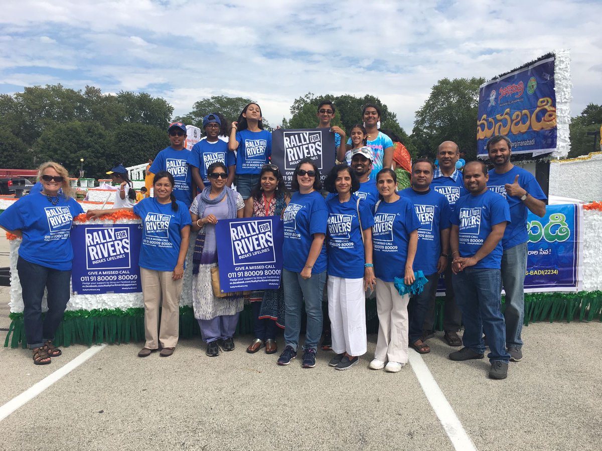 ishafoundation's tweet photo. North Americans #RallyForRivers on #IndiaDayParade at Toronto, New York, Minnesota and Chicago. Wonderful! @RallyForRivers https://t.co/fjPevHBgDW