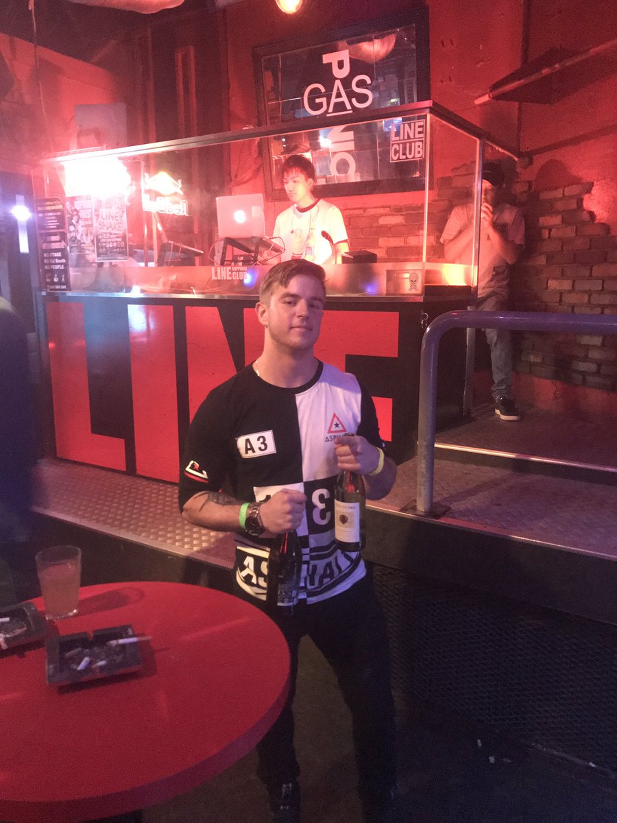 yeahyeah242's tweet photo. When you still got bottles in the am and the club empty 😂😂 I miss leave already https://t.co/TpapnfYa87