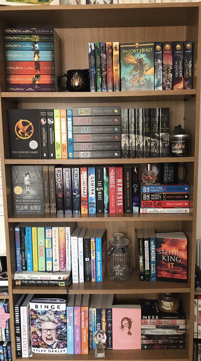 ACimorelliFan's tweet photo. I re-organised my bookshelf and I couldn't be happier 😍 https://t.co/GTc2vaFO0i