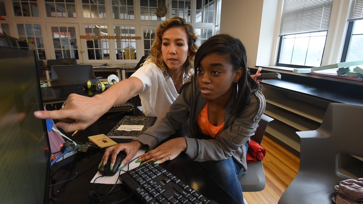 baltsunlife's tweet image. A byte to eat: Students grow food using tabletop greenhouses controlled by computers bsun.md/2ipOj8t