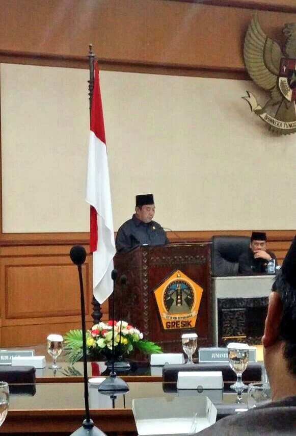 AbahJono's tweet photo. Rapat Paripurna DPRD Gresik; Pandangan Umum @FPKBGresik "Abah Jono" https://t.co/rL9PGnEhqO