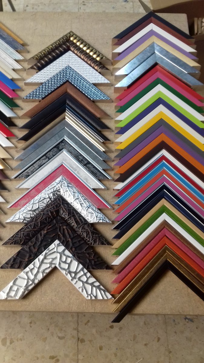 grupoenmarca's tweet photo. Preparando muestrarios para nuevos puntos de venta #grupoenmarca #enmarca #marcos https://t.co/E7im5JhdV5