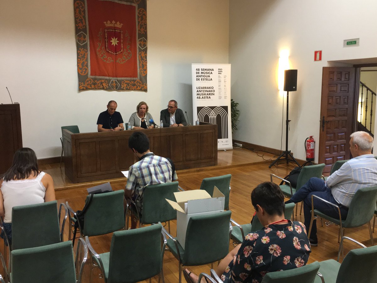 cultura_na's tweet photo. Se presenta ahora en Estella programa de #SMADE2017
https://t.co/UWLQYA9yHd https://t.co/U0KTEIZPxK