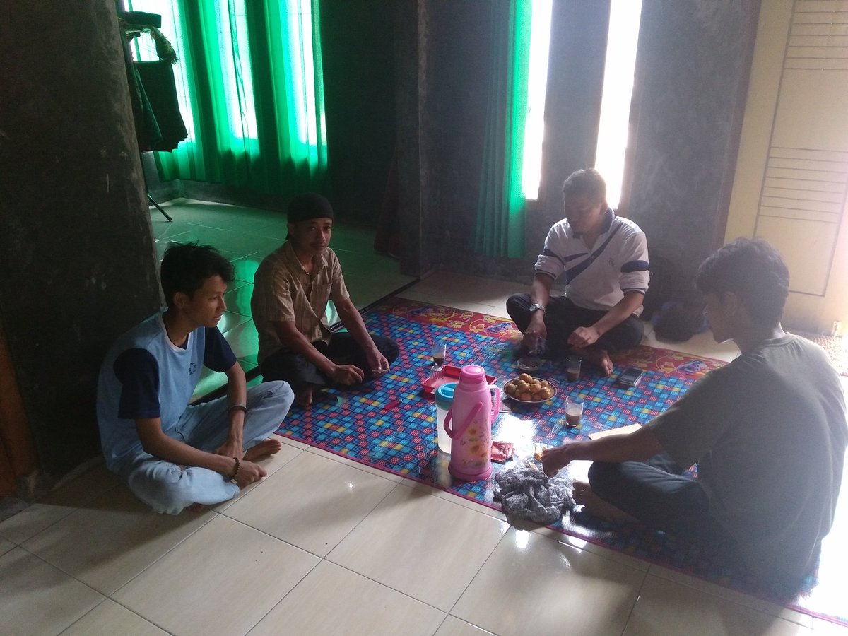 PapanaBarudaxs's tweet photo. #AksiPPB Diskusi Keg Pembenihan Lele Kelp Mulya Bersama, produksi turun akibat bbrp faktor teknis @puslatluhkp @BudidayaKKP @fisheris_ https://t.co/o0sAjmpVxh