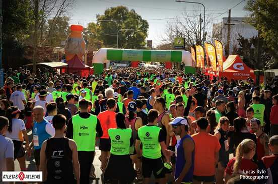 crisqui80's tweet photo. Imágenes de una carrera que unió a la familia y festejo el cumpleaños 351 de la ciudad! #QuilmesDeportes #Convos seguimos por mas.... https://t.co/5umOYEzuJu