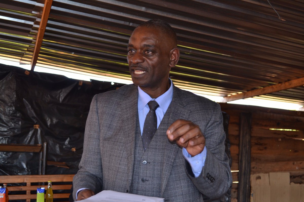 MatimaireK's tweet photo. Hon @innocent_gonese addresses Tsvingwe, Penhalonga residents on digital rights (Computer&Cyber Crime Bill) #MisaZimbabwe community meetings https://t.co/TeglZOy6dd
