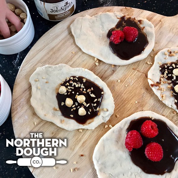 NorthernDoughCo's tweet image. Little bit of indulgence! Mini Calzones with @joeandseph chocolate caramel sauce, fresh raspberries and some crunchy hazlenuts #HumpDay #yum
